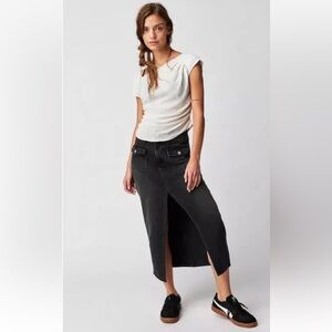 Women WE THE FREE PEOPLE NWOT Faded Black Midi Denim Skirt Front Slit-Black-Sz 2